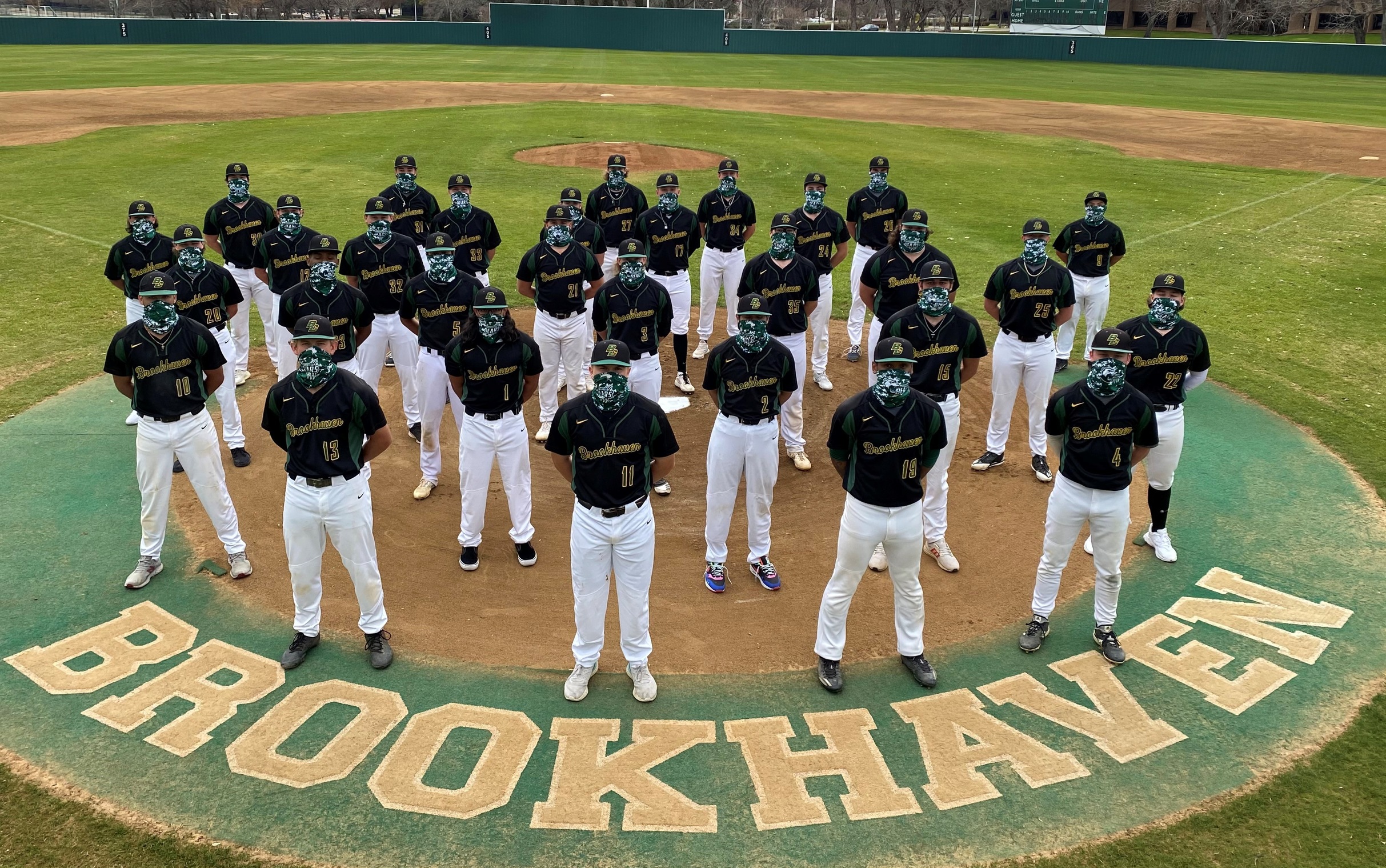 This is a picture of the 2021 Brookhaven Baseball Team. 