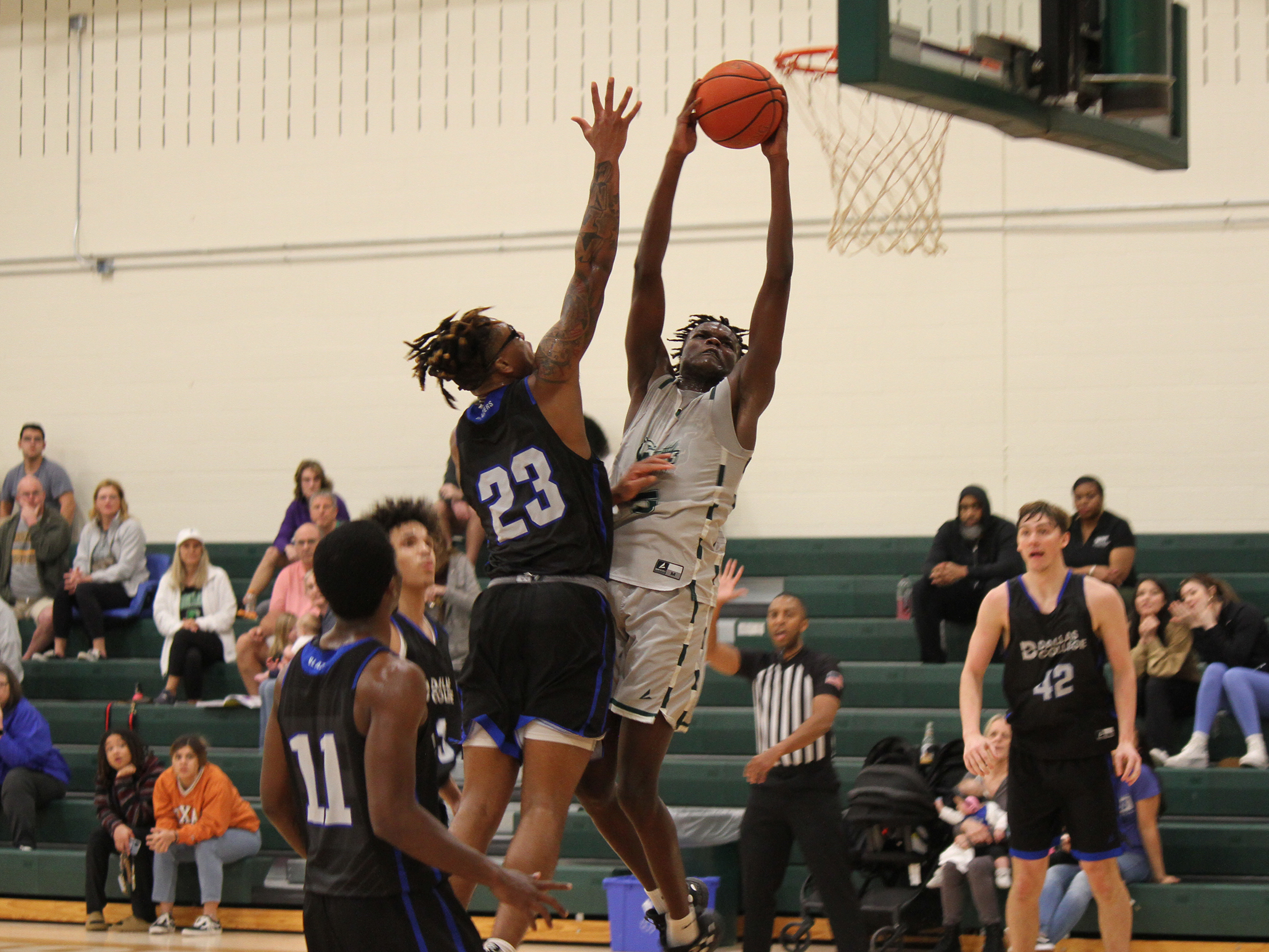 Brookhaven Meets Mountain View 8 p.m. Tuesday in District Quarters
